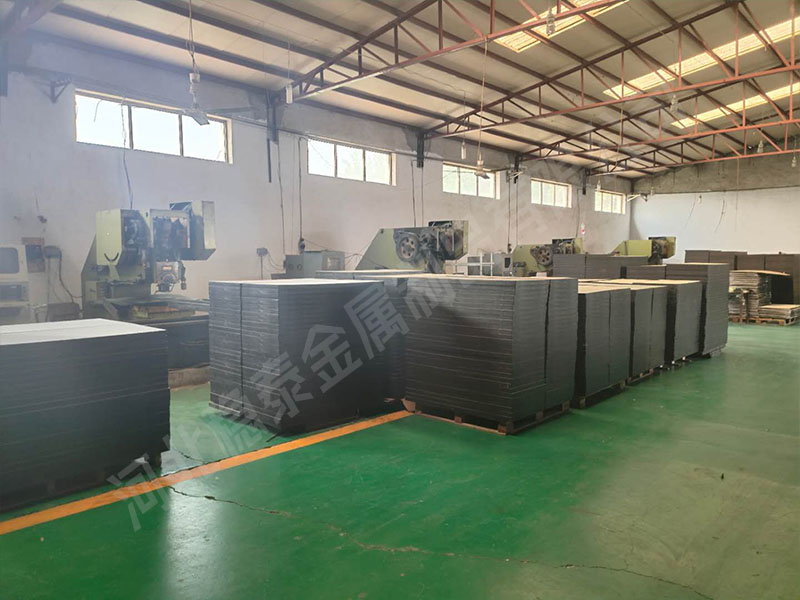 Petroleum vibrating screen workshop